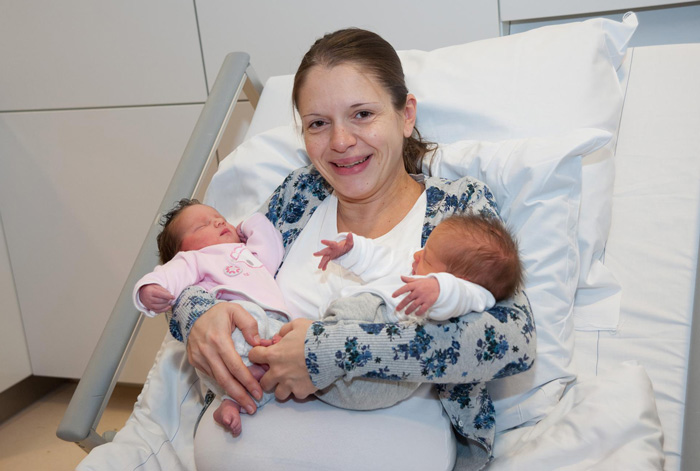cuna-bebe-enganchable-cama-hospital-maternidad-1